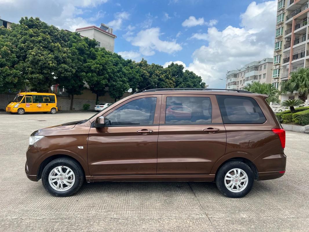 宏光s1价格多少钱一辆／现在宏光s1多少钱一辆