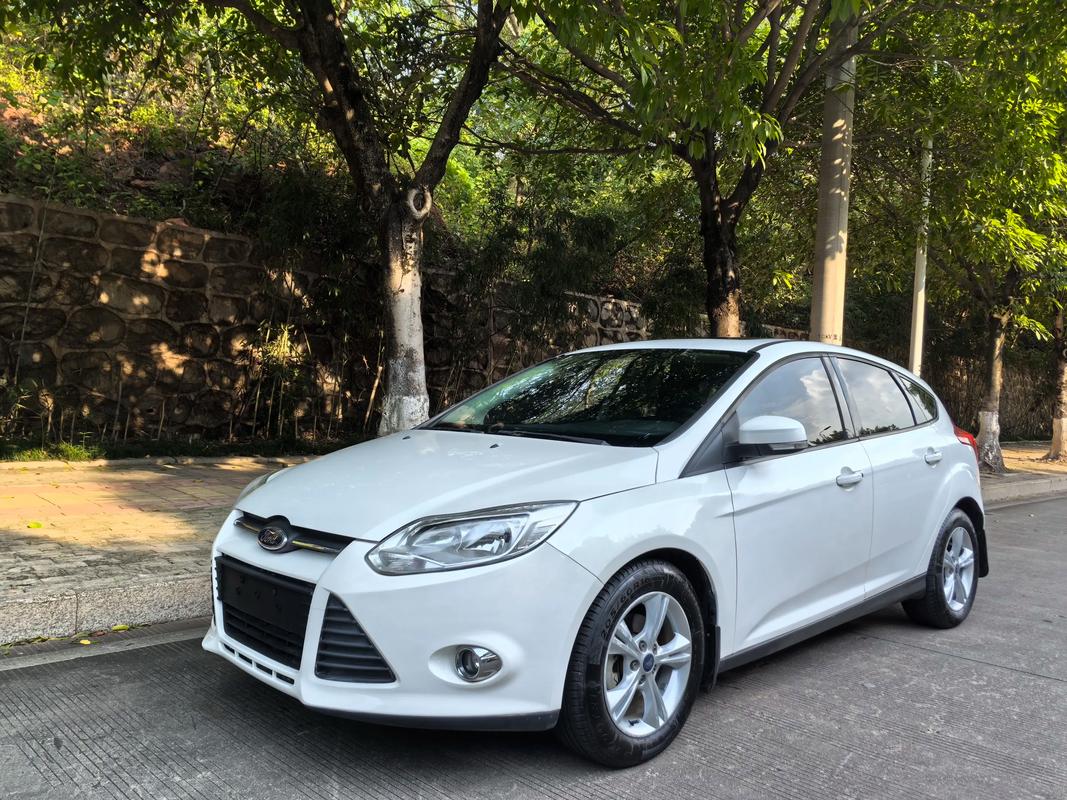 14年福克斯三厢(14年福克斯三厢自动挡18的报价二手)