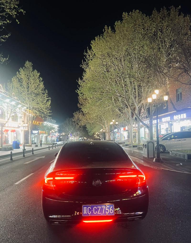 在别人眼里开君越的人(在别人眼里开君越的人叫什么)