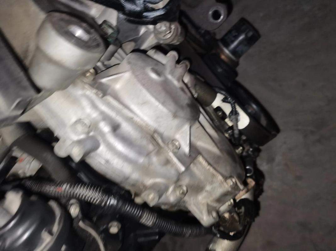 【汽车天籁,汽车天籁皮带涨紧器卡紧了,拆不下来】