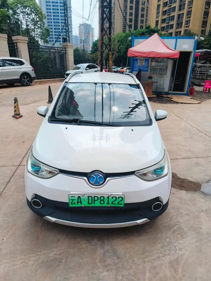 北汽新能源小型车图片价格表／北汽新能源小suv