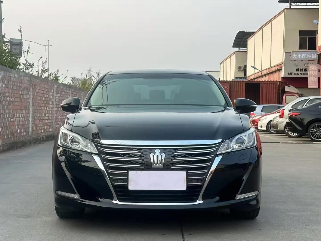 丰田皇冠最新款／丰田皇冠最新款怎么样