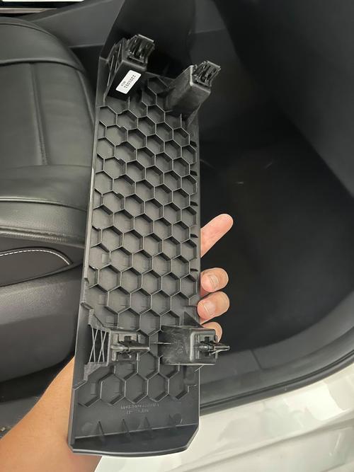 【福特福克斯空调滤芯在哪里,福特福克斯空调滤芯怎么拆卸】