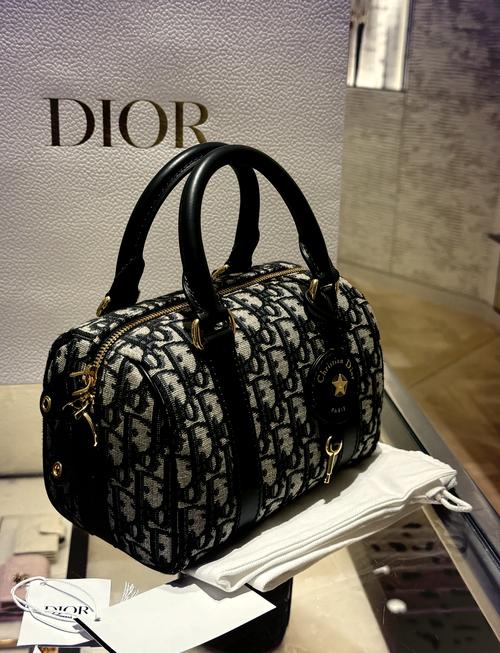 迪奥官网中国官方网包包(迪奥官网店包包最新款价格)